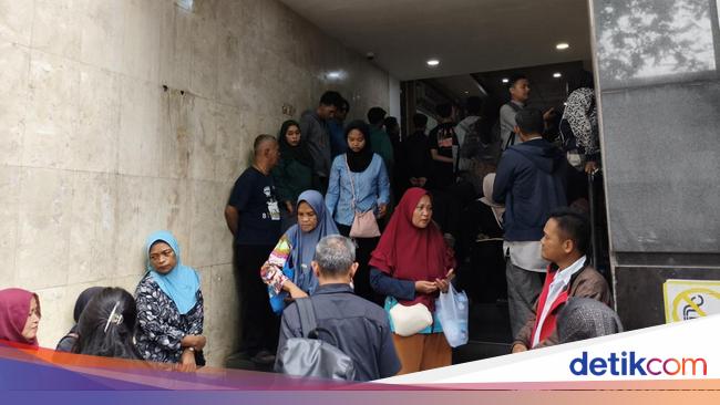 Datangi Polda Metro, Ortu Kaget Anaknya Ikut Demo dan Terciduk Polisi