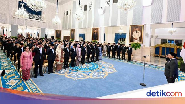 Mardiono Puji Prabowo Anugerahkan Bintang Maha Putra pada Mbah Moen