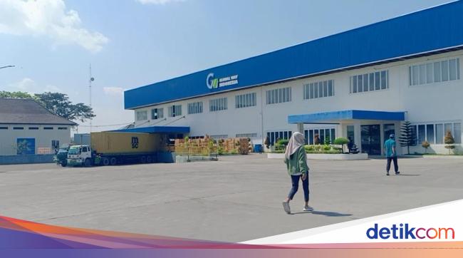 Ratusan Karyawan Pabrik Alat Olahraga Madiun Terancam PHK