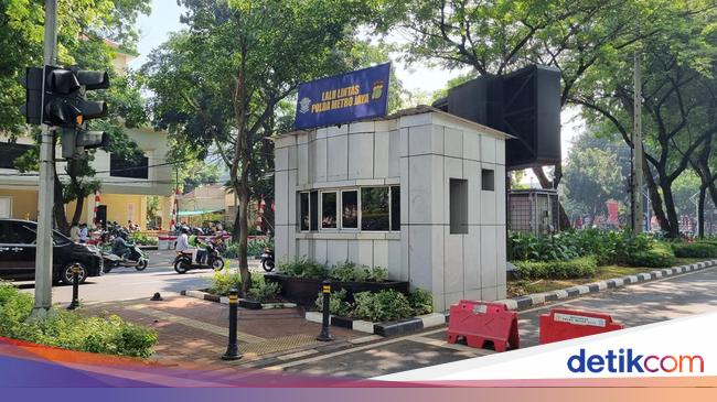 Kondisi Terkini Pos Polisi-Separator yang Sempat Dirusak Massa di DPR