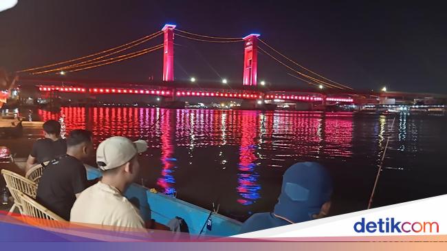 Pengamen Jembatan Ampera Meresahkan, Minta Uang Secara Paksa-Pakai QRIS