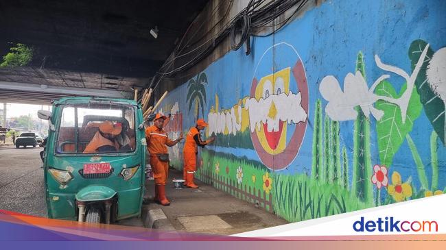 Coretan di Mural Ulah Pendemo Sekitar DPR Kini Ditimpa Cat Putih