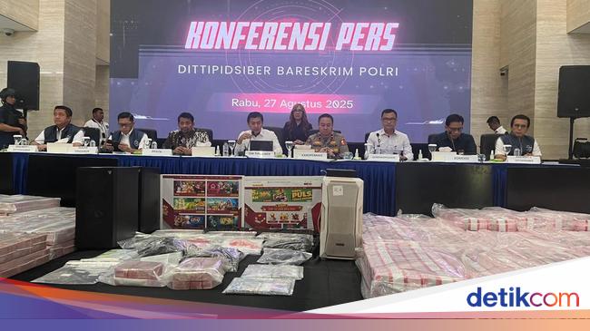 Bareskrim Pamerkan Tumpukan Uang Rp 90,6 M Hasil Sita Rekening Judol