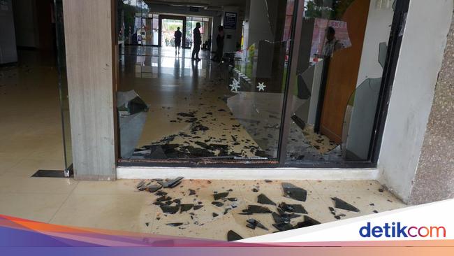 Simpatisan 4 Terdakwa Makar di Sorong Papua Ricuh, Kantor Gubernur Dirusak