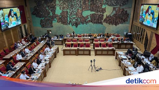 Kemendiktisaintek Minta Tambahan Rp 5,9 T untuk Beasiswa-Sekolah Garuda