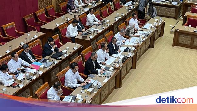 Legislator Ungkit Masalah Gaji: Hebat Kemendikti, Kami Wakil Rakyat Dihujat