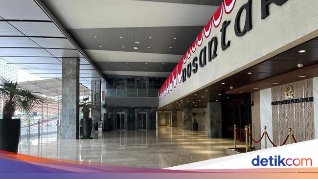 Massa Buruh Demo, Suasana Dalam Gedung DPR Sepi Hari Ini