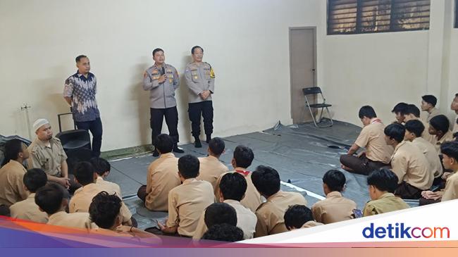 Polisi Datangi Sekolah di Bogor, Imbau Pelajar Tak Ikut Demo-Tawuran