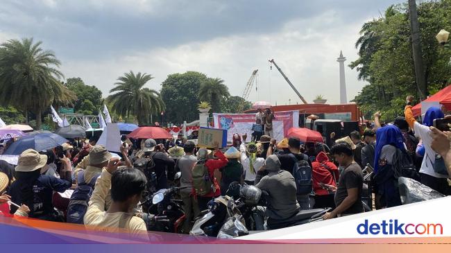 Demo Buruh Tak ke Istana, Ada Massa Lain Aksi di Silang Monas