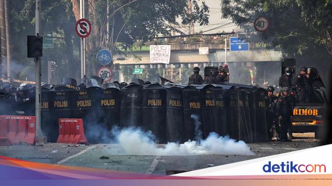 Arahan Prabowo ke Kapolri Agar Polisi Jadi Korban Rusuh Naik Pangkat