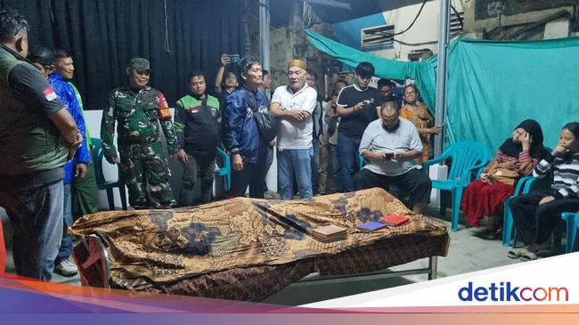 Diwarnai Isak Tangis, Jenazah Affan Kurniawan Tiba di Rumah Duka