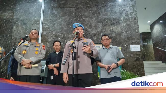 Kadiv Propam: 10 Polisi Terluka Usai Kawal Demo di Jakarta, 1 Kritis