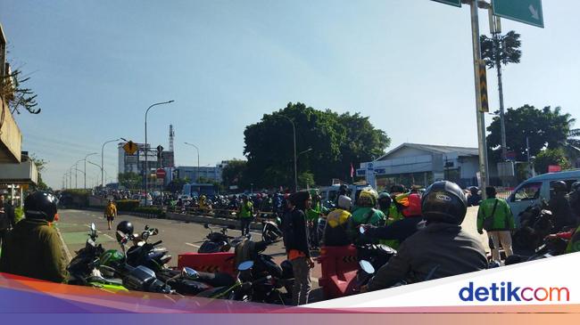 Jalan Menuju Kwitang Ditutup Pagi Ini, Lalin di Kawasan Senen Macet Parah