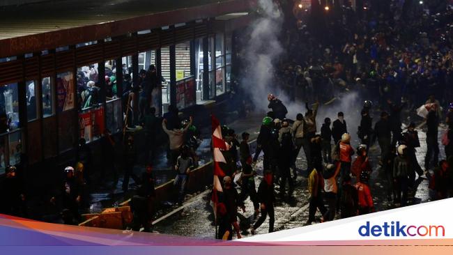 Daftar Titik Jalan yang Masih Ditutup Malam Ini Imbas Demo 29 Agustus