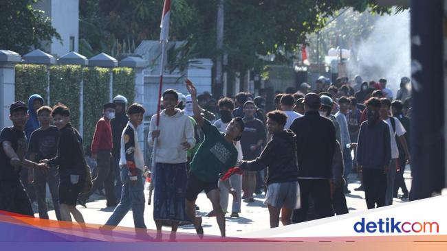 Sempat Memanas dan Sandera Polantas, Massa di Otista Sudah Bubar