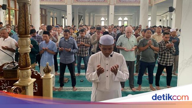 Polres Depok Gelar Salat Gaib Bareng Ojol, Doakan Affan Kurniawan