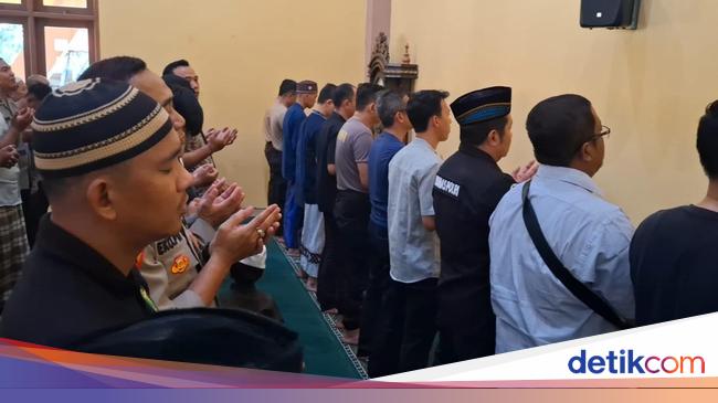 Polresta Serang Kota Gelar Salat Gaib untuk Affan Kurniawan