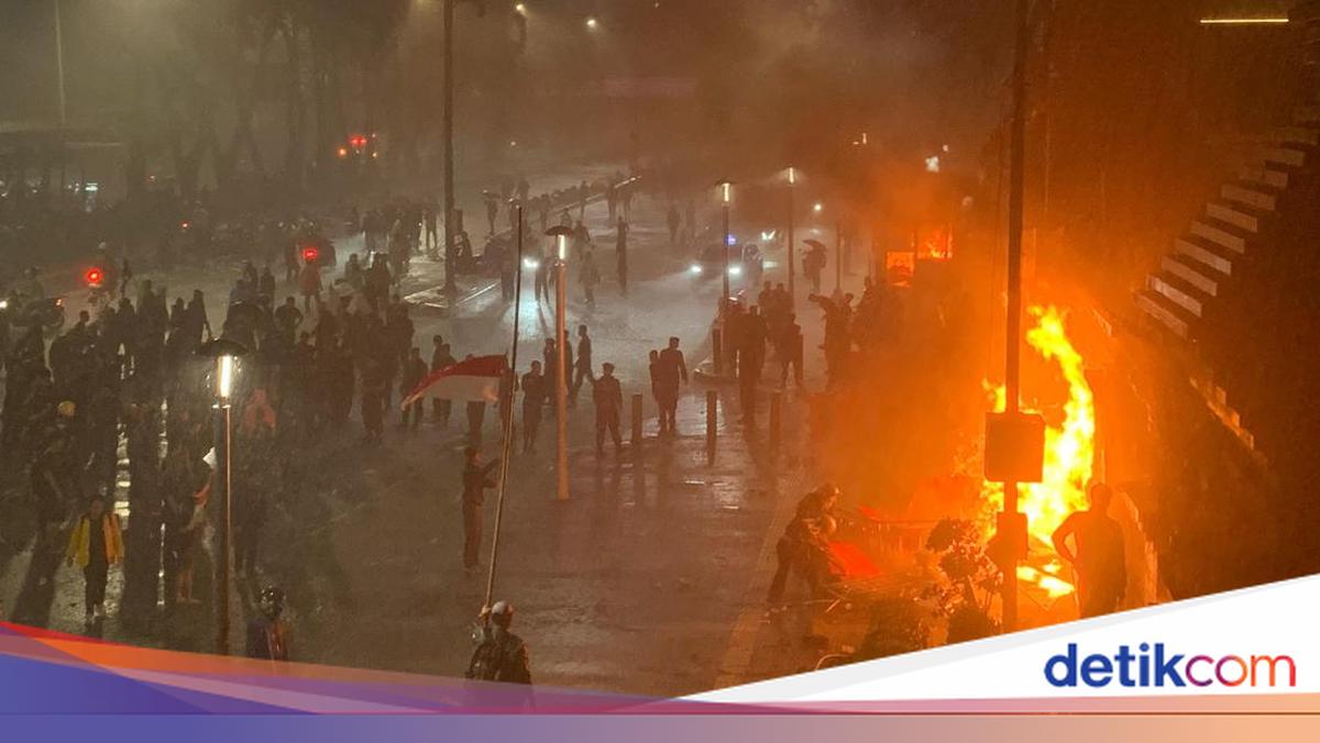 Daftar Titik Demo di Jakarta Malam Ini: Polda Metro Hingga Kwitang Ricuh