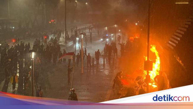 Daftar Titik Demo di Jakarta Malam Ini: Polda Metro Hingga Kwitang Ricuh