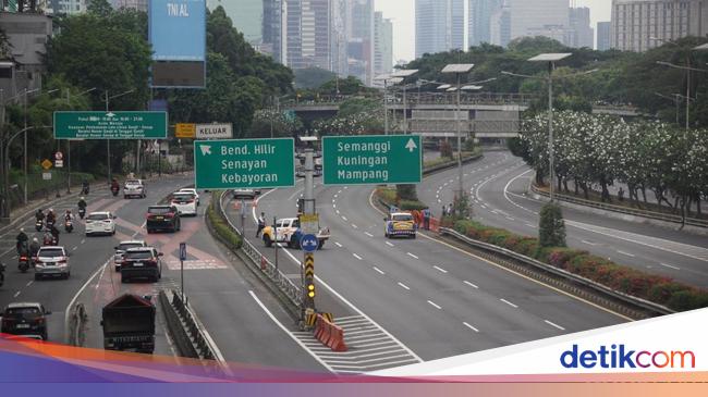 Kronologi Massa Rusuh Bakar 7 Gerbang Tol Dalam Kota