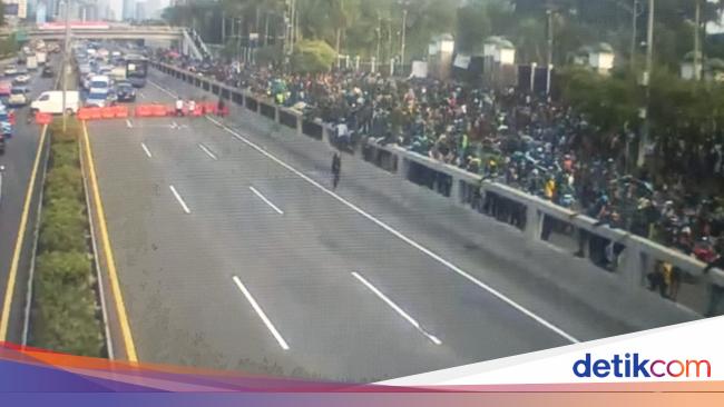 Tol Dalam Kota Ditutup Sementara Imbas Demo di DPR