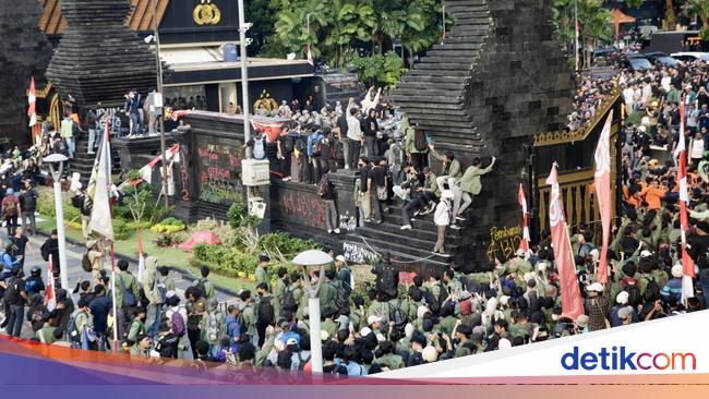 BEM SI Tuntut Sebut Nama 7 Brimob Pelindas Affan, Bukan Inisial