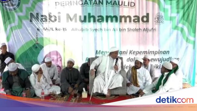 Habib Rizieq Minta Umat Jangan Bergerak Sebelum Ada Komando