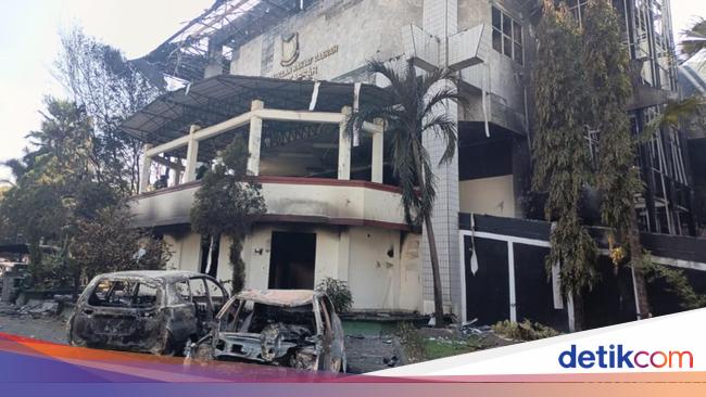 Situasi Memanas Semalam di Makassar: Gedung DPRD Terbakar, 3 Orang Tewas
