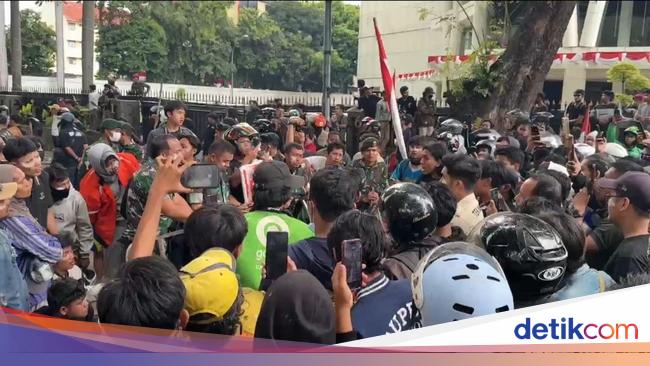 Pangkostrad Datangi Mako Brimob Kwitang, Sempat Diskusi dengan Massa