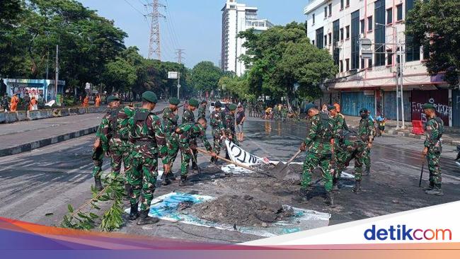 Situasi Kwitang di Minggu Pagi, Sisa Pembakaran Dibersihkan