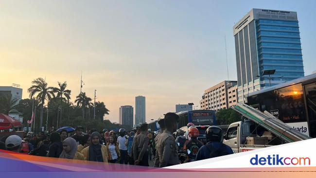 Ada Demo Depan Gedung DPR, Lalin di Jalan Gatsu Arah Slipi Tersendat