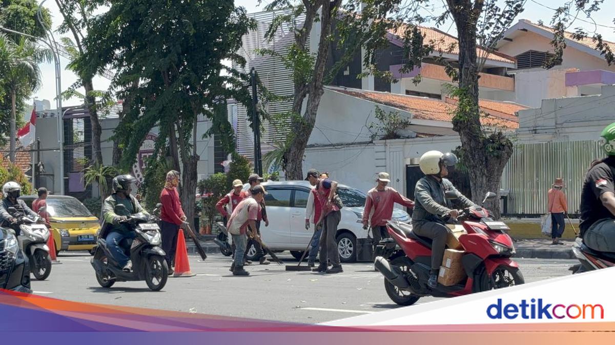 Toko-Kantor di Surabaya Buka Lagi Usai Ricuh Demo, Warga Masih Was-was