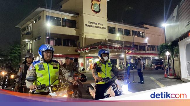 Jamin Situasi Aman, Polres Priok Patroli Skala Besar Bareng TNI dan Warga