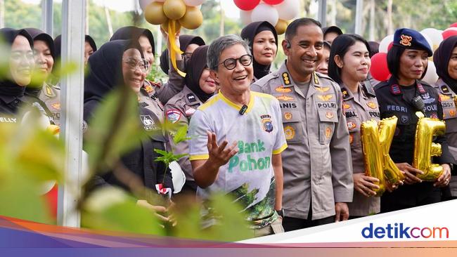 Rocky Gerung: Pendemo Itu Pintar, Perusuh Itu Dungu