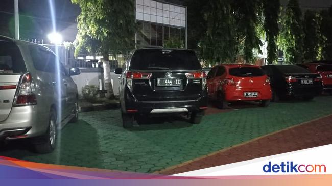 KPK Sita 15 Mobil Milik Anggota DPR Satori Terkait Kasus Dana CSR BI dan OJK