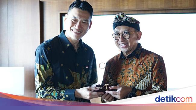 Menbud Fadli Zon Bahas Kolaborasi Seni dengan Singapura