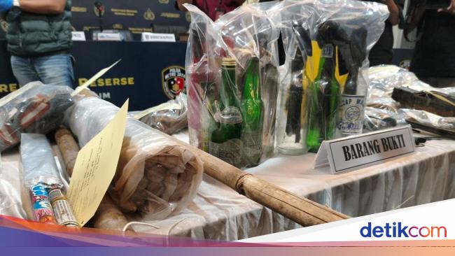 Deretan Barang Bukti Selama Aksi Ricuh di Jakarta: Batu-Bom Molotov