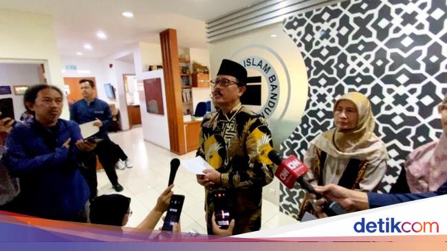 Polisi Tembakkan Gas Air Mata di Unisba Bandung, Rektor Beri Penjelasan