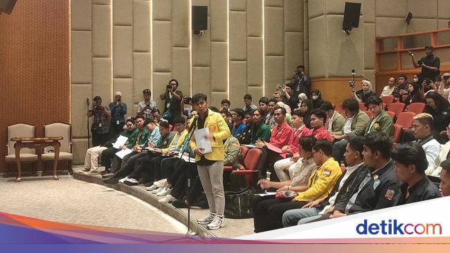 Mahasiswa UI Ungkit Tunjangan Naik Saat Rakyat Menderita di Audiensi DPR