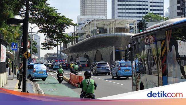 Jakarta Berangsur Normal, Begini Situasi di Sekitar Sudirman Pagi Ini