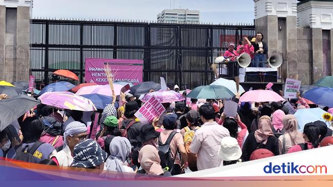 Aliansi Perempuan Indonesia Demo di Depan DPR, Tuntut Setop Kekerasan