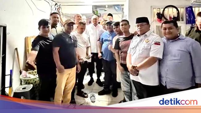 Andre Rosiade Jenguk dan Bantu Perantau Minang Korban Demo di Jakarta