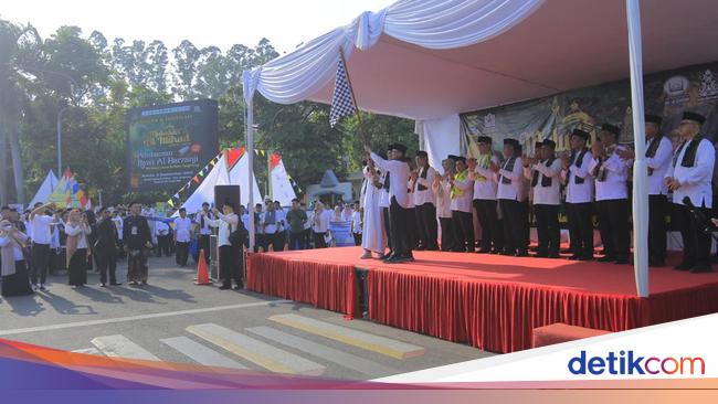 Meriah! Walkot-Wawalkot &amp; Warga Tangerang Ikuti Arakan Perahu Muludan
