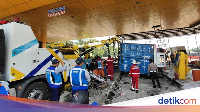 Ditabrak Truk, 3 Gardu Tol Ciawi 2 Belum Beroperasi Malam Ini