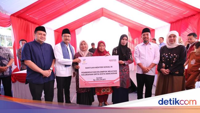 Mensos Resmikan 20 Unit Bantuan Rumah Knockdown di Makassar