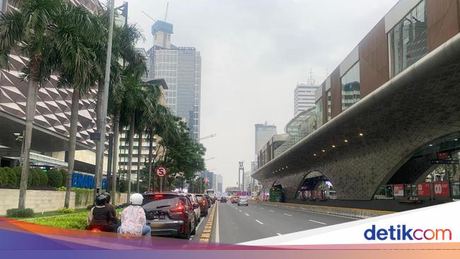 Viral Pemobil Ngomel Ada Orang Joging di Jalanan Bundaran HI, Begini Situasinya