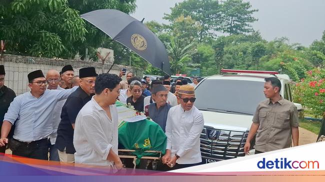Arif Budimanta Dimakamkan di TPU Layur Rawamangun, Bahlil Angkat Keranda