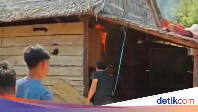 Rumah Ortu Pemuda yang Gorok Bocah Perempuan hingga Tewas di Sultra Dibakar