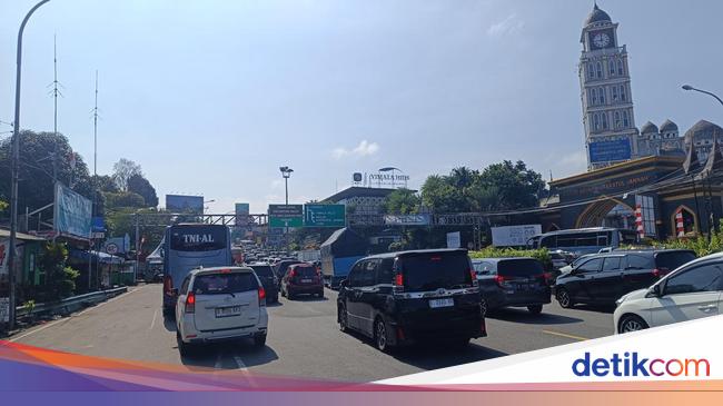Lalu Lintas Padat, Polisi Terapkan One Way Arah Puncak Bogor Pagi Ini