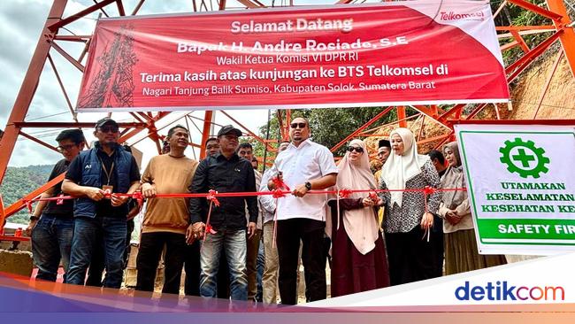 Andre Rosiade Resmikan BTS Telkomsel di Solok, Target 6 Tower Baru 2026